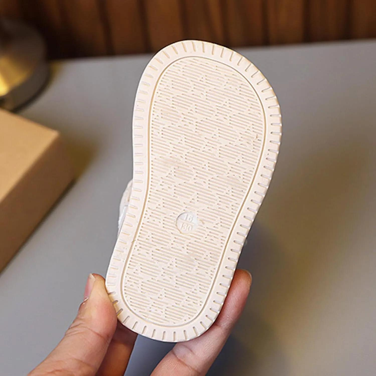 Kids Clear Glitter Jelly Sandal Girls Flower Sandals Light Up Sandals Stylish Soft Bottom Little Girls Beach Shoes