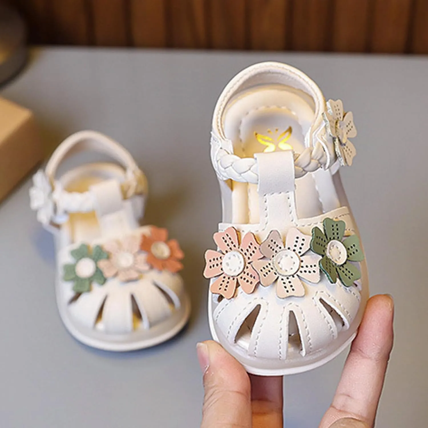 Kids Clear Glitter Jelly Sandal Girls Flower Sandals Light Up Sandals Stylish Soft Bottom Little Girls Beach Shoes