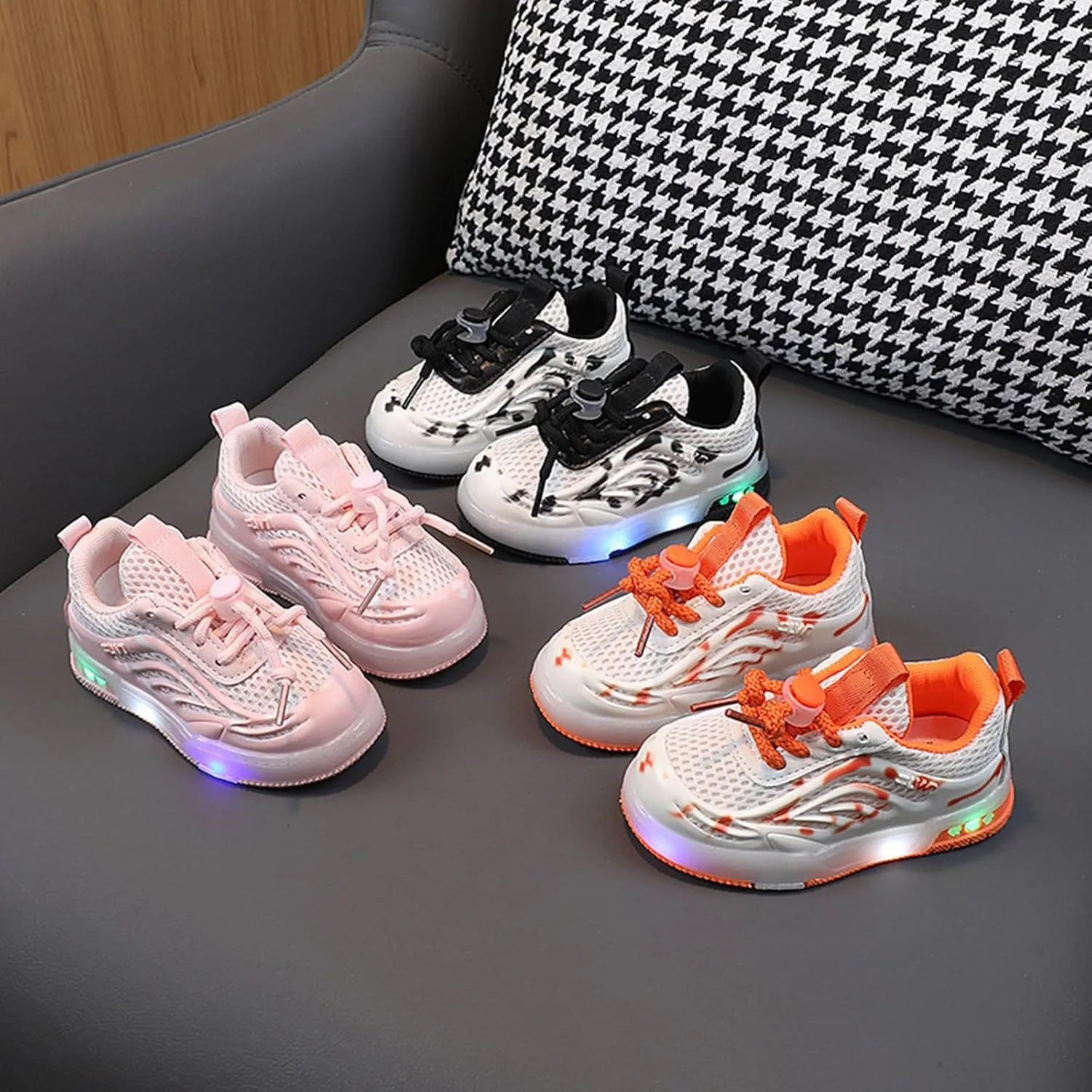 Kids LED Sneakers Light Up Shoes Boys Mesh Breathable Flash Sneakers Girls Adjustable Strap Glowing Luminous Shoes