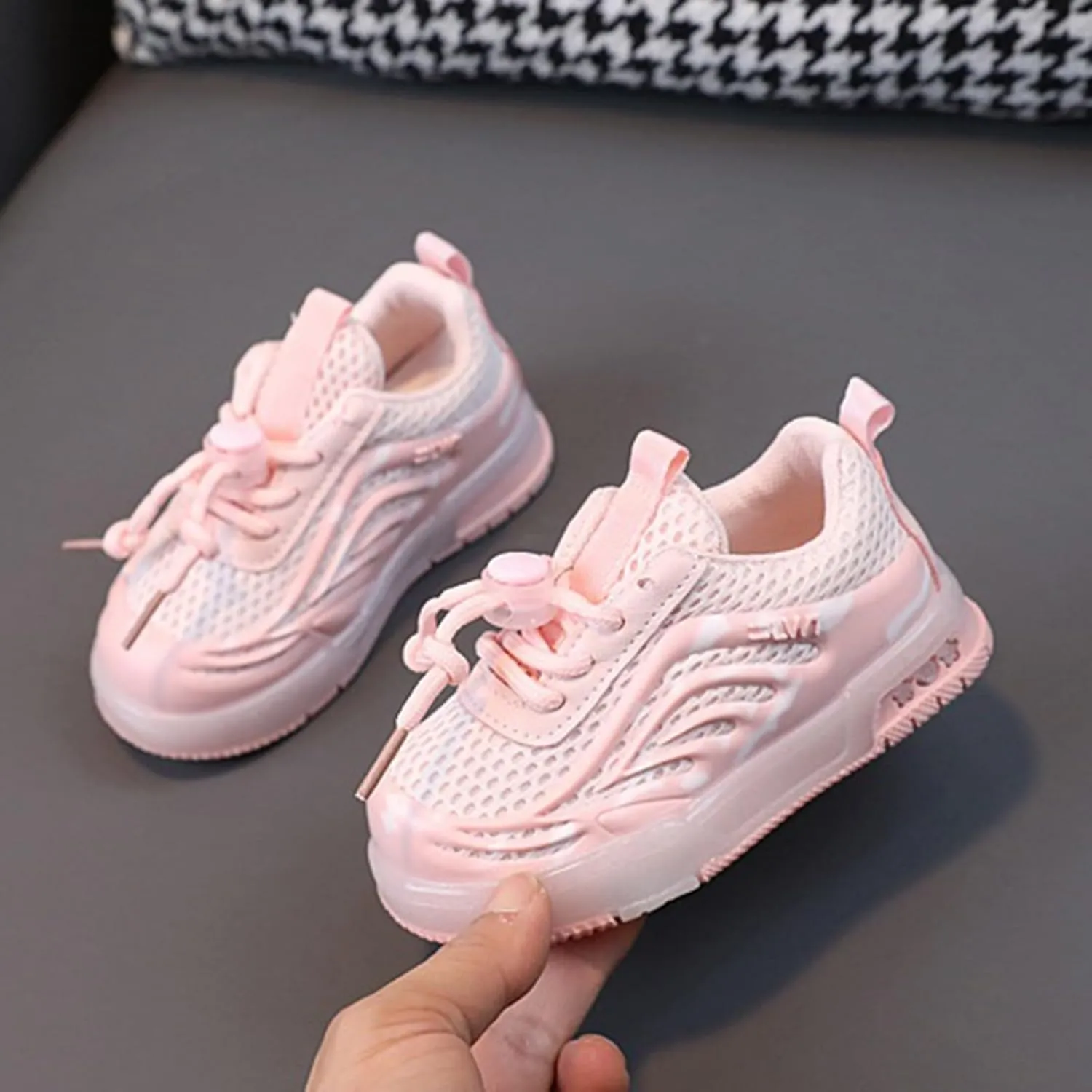 Kids LED Sneakers Light Up Shoes Boys Mesh Breathable Flash Sneakers Girls Adjustable Strap Glowing Luminous Shoes