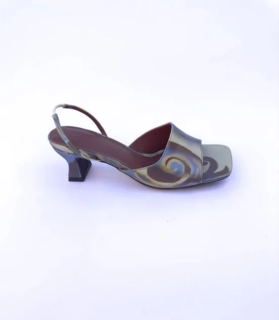 Lenticular Heels