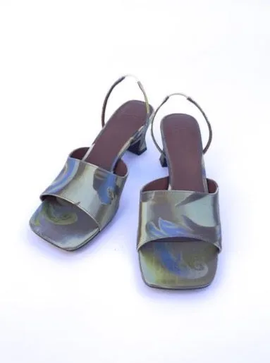 Lenticular Heels