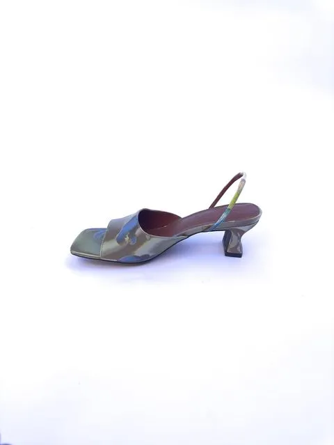 Lenticular Heels