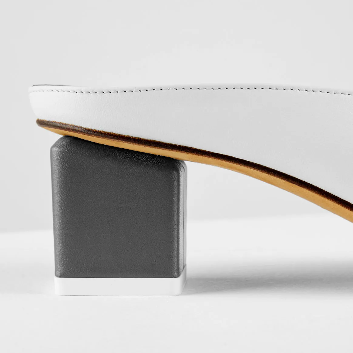 Mildred Mules in Bianco Grigio
