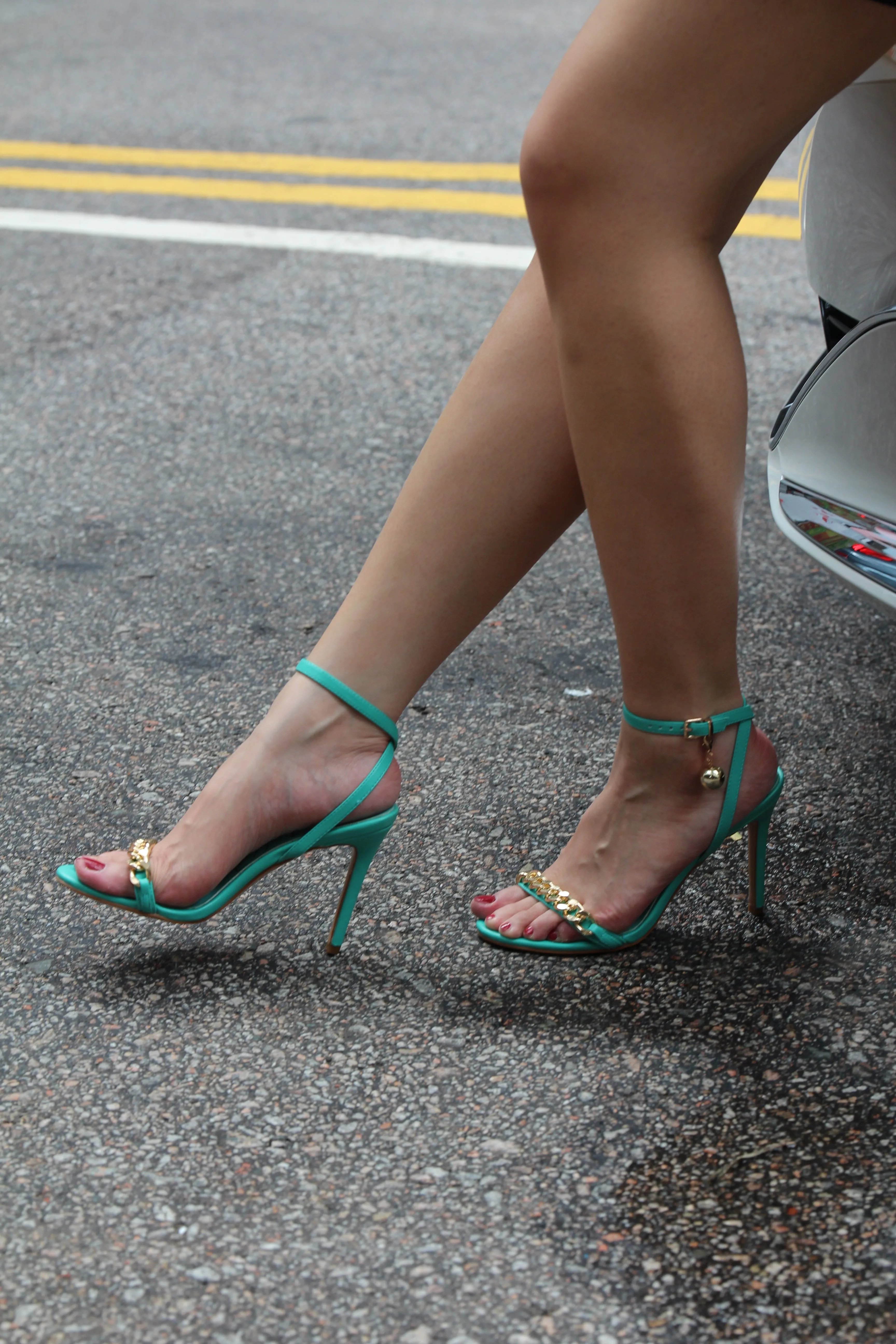 mooning high heeled metal chain strap sandals