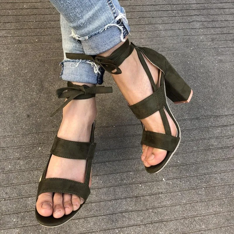 Women's lace-up chunky heels
